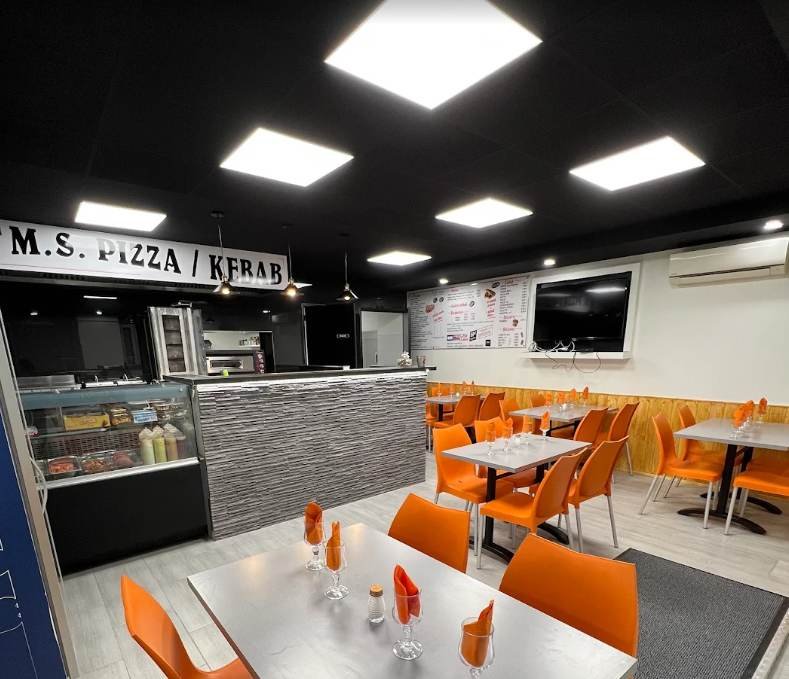 La salle du M.S. Pizza Kebab à Saint-Jean-Bonnefonds